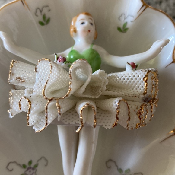 Sweet Vintage Ballerina Wall Pocket! - Picture 2 of 13